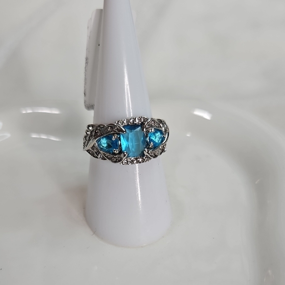 unbranded Jewelry - Women's  Lake Blue Crystal Rhinestone Fashion Cocktail Ring Silver Plated NWOT